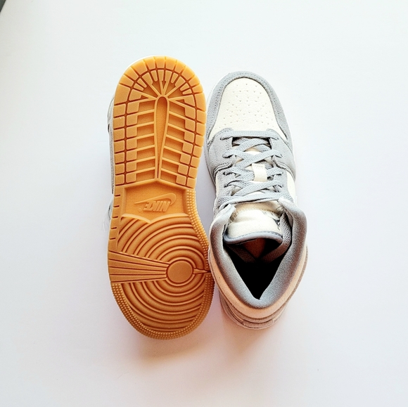 Air Jordan 1 Mid SE (GS) Coconut Milk Youth 6.5 Women's 8 - Picture 5 of 6